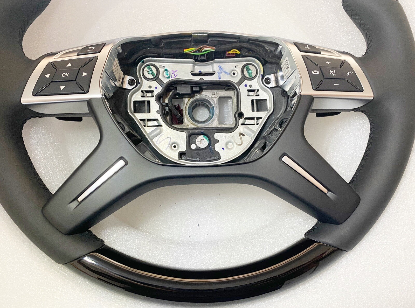 NEW OEM MERCEDES AMG W166 W463 G63 GL63 G550 G65 ML63 PIANO BLACK STEERING WHEEL