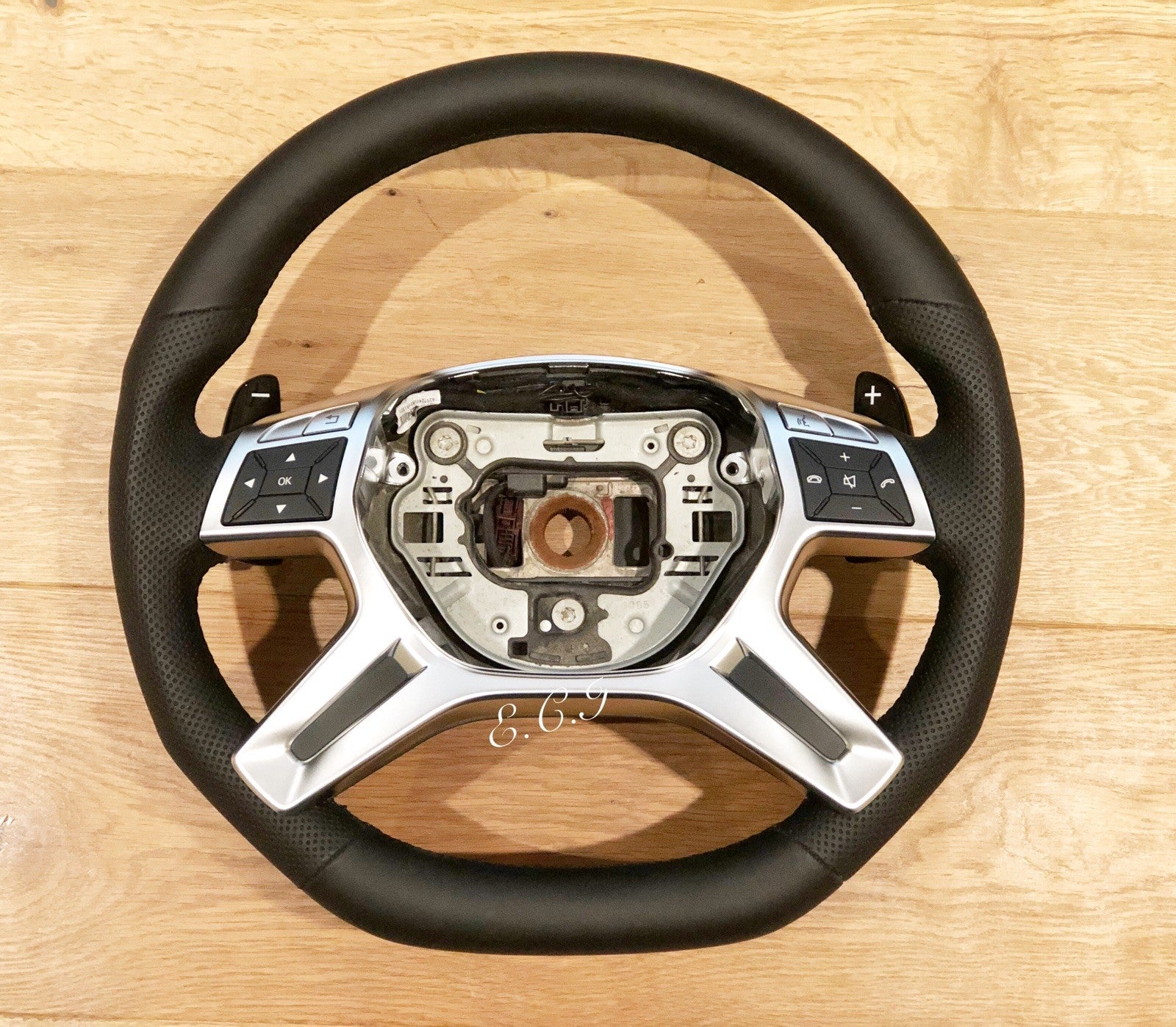 OEM MERCEDES W463 G550 4X4 G63 GL63 G65 ML63 ML350 GL550 GL63 AMG STEERING WHEEL