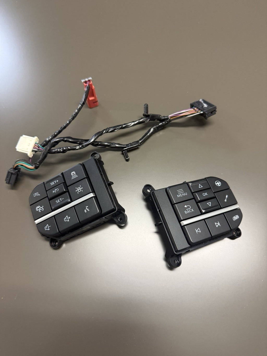 2022~26  FORD F150 STEERING WHEEL RAPTOR R  AUDIO VOICE SWITCH ML3V9E740BBW ABW