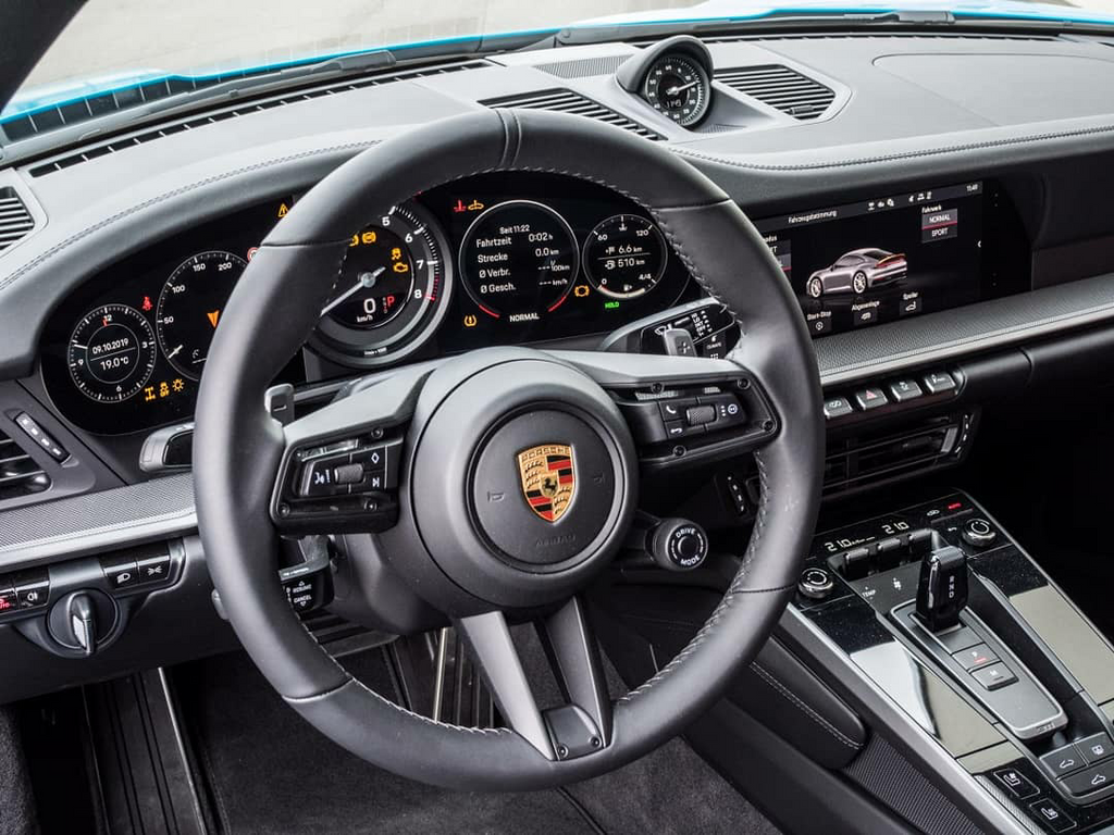 OEM Porsche 992 CARRERA CAYENNE TAYCAN GT SPORT WIDE STEERING WHEEL HEATED GREEN