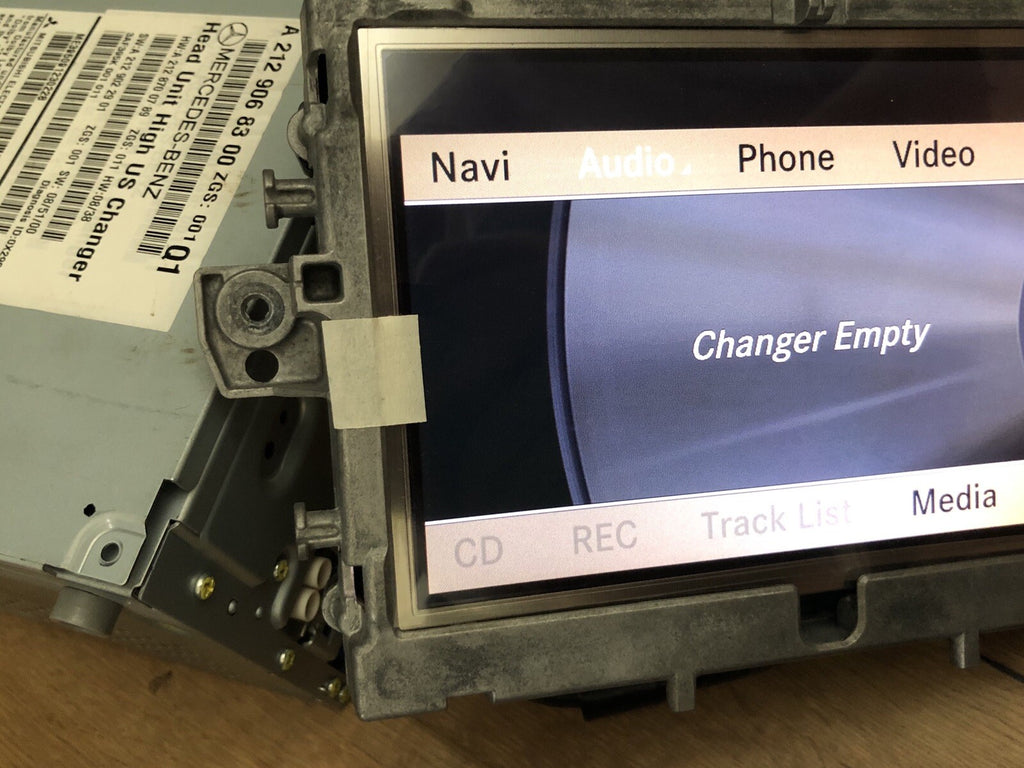 10~11 GENUINE OEM Mercedes A212 E350 E550 E63 Navigation Comand 6CD DVD