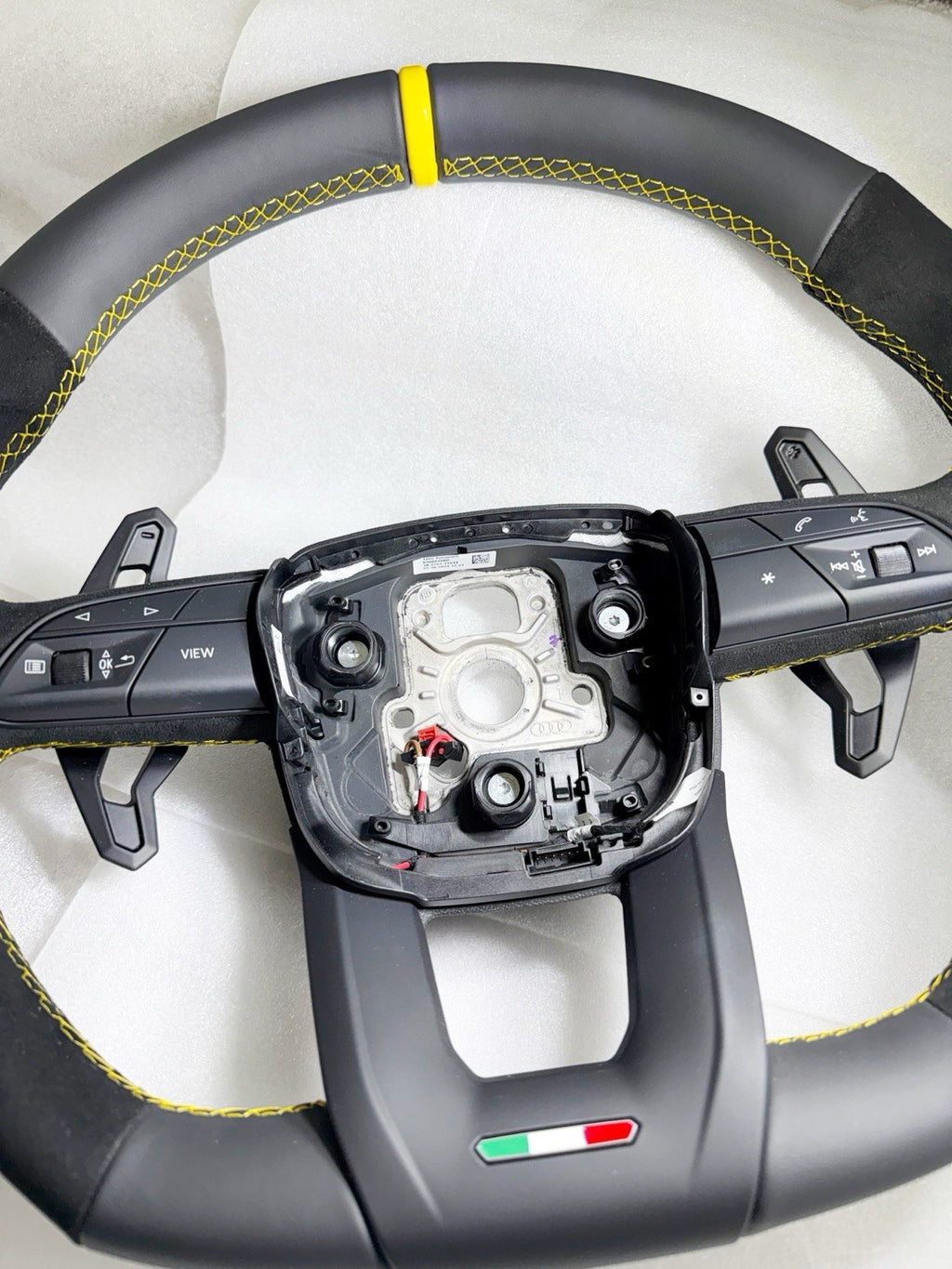 GENUINE LAMBORGHINI URUS S SE PERFORMANTE ALCANTARA STEERING WHEEL YELLOW HEATED