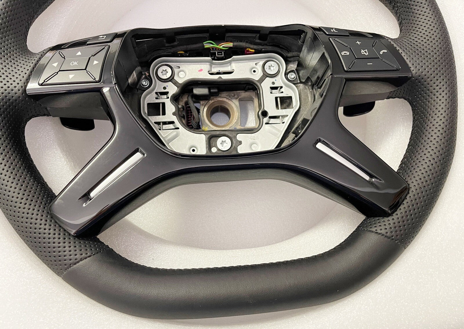 OEM MERCEDES W463 G550 4X4 G63 GL63 G65 ML63 ML350 GL550 GL63 AMG STEERING WHEEL