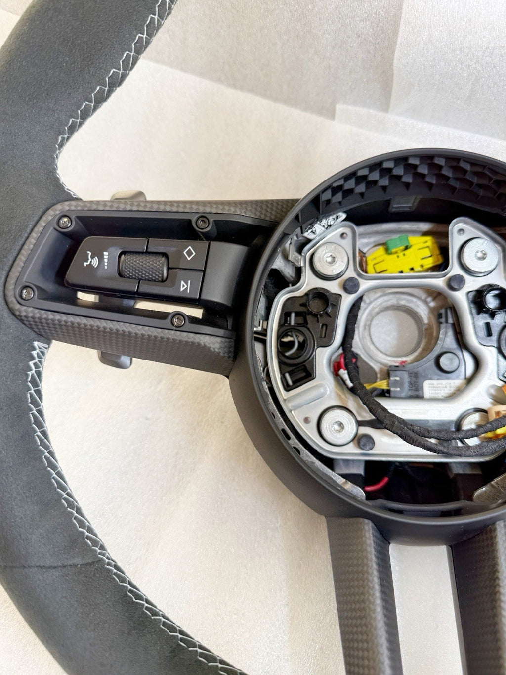 OEM Porsche 992 GT3 CARRERA T GTS STEERING WHEEL ALCANTARA CARBON HEATED CHALK