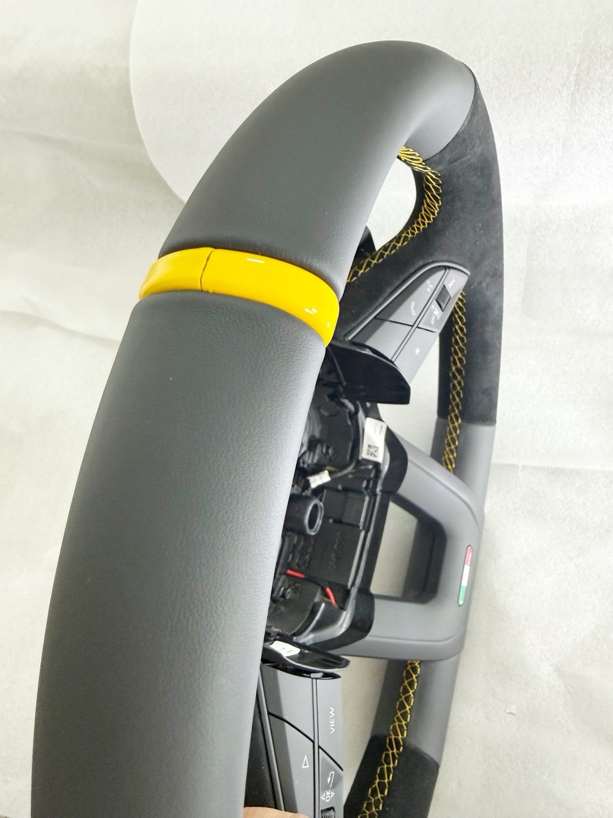 GENUINE LAMBORGHINI URUS S SE PERFORMANTE ALCANTARA STEERING WHEEL YELLOW HEATED