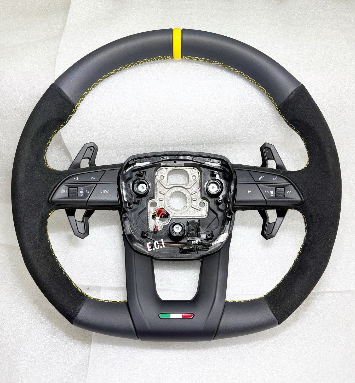 GENUINE LAMBORGHINI URUS S SE PERFORMANTE ALCANTARA STEERING WHEEL YELLOW HEATED